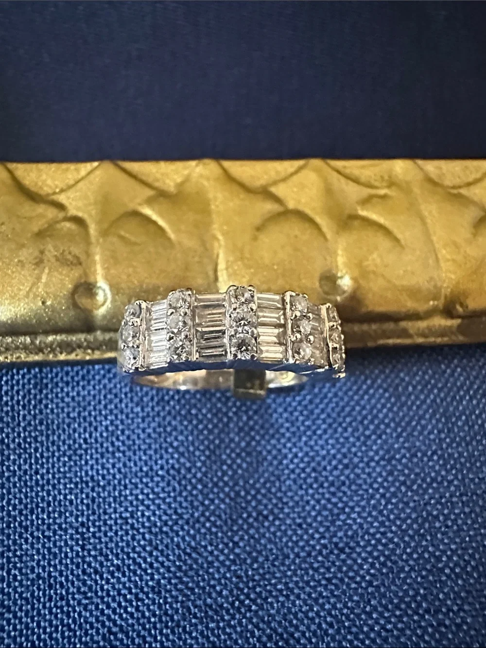 Elegant 18Kt gold  Diamond Baguette & Round Ring